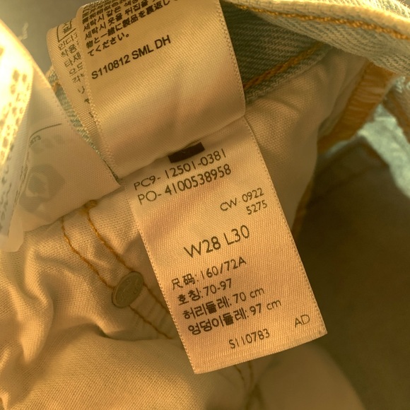 Levi’s high waisted 501’s light wash. L30 W28. Only worn once. - Picture 3 of 5